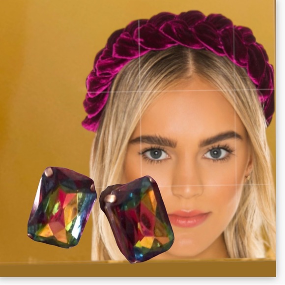 Green Iridescent Studs Earrings Amber Red - Picture 1 of 2